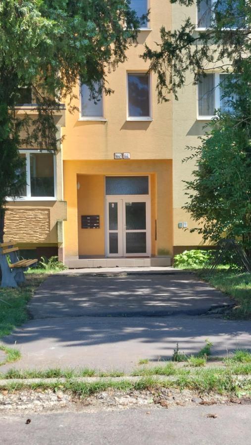 Apartman Surany Dış mekan fotoğraf